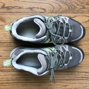 NWOT Women’s Columbia Hiking Shoes - 8.5